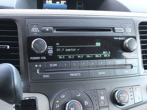 Used 2011 Toyota Sienna LE image 33