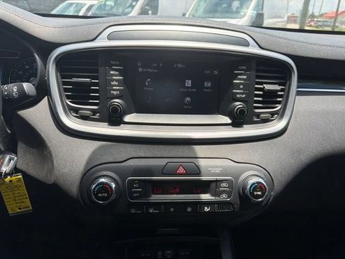 Used 2019 Kia Sorento FWD V6 image 19