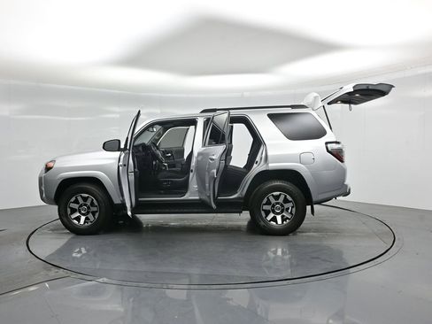 Used 2021 Toyota 4Runner TRD Off-Road image 36
