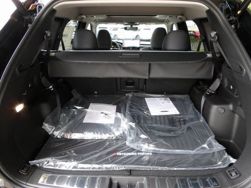 New 2025 Mitsubishi Outlander SE image 10