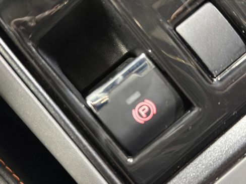 Certified 2025 Subaru Crosstrek 2.5i Limited w/ Crosstrek Mirror Package image 30