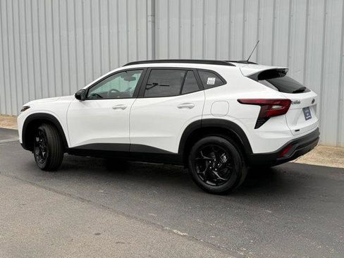 New 2026 Chevrolet Trax LT FWD image 2
