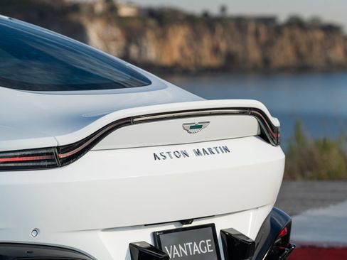 Used 2025 Aston Martin V8 Vantage Coupe RWD image 24