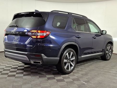 Used 2025 Honda Pilot Touring image 9