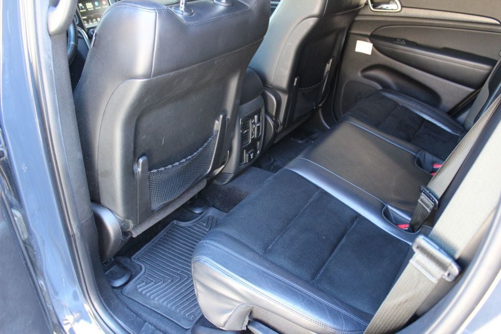 Used 2017 Jeep Grand Cherokee Altitude AWD/4WD image 16