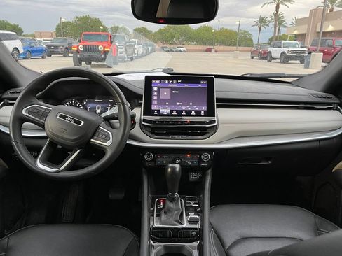Certified 2025 Jeep Compass Limited AWD/4WD image 13