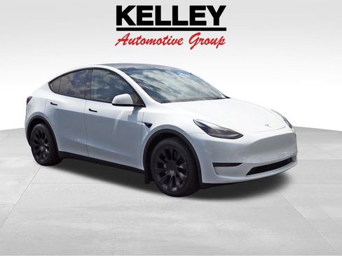 Used 2024 Tesla Model Y Long Range AWD/4WD image 1
