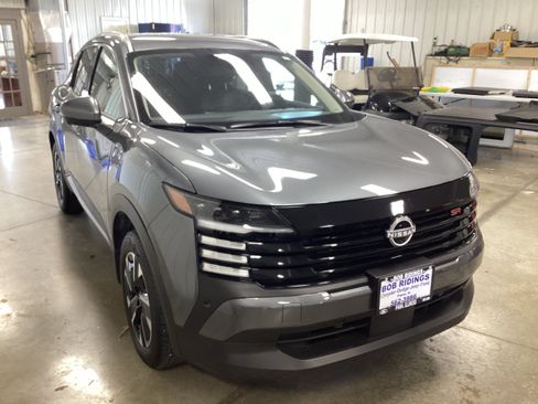Used 2025 Nissan Kicks SR AWD/4WD image 7