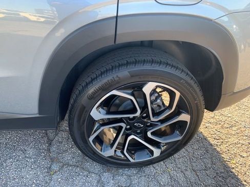 Used 2025 Chevrolet Trax RS w/ Driver Confidence Package FWD image 27