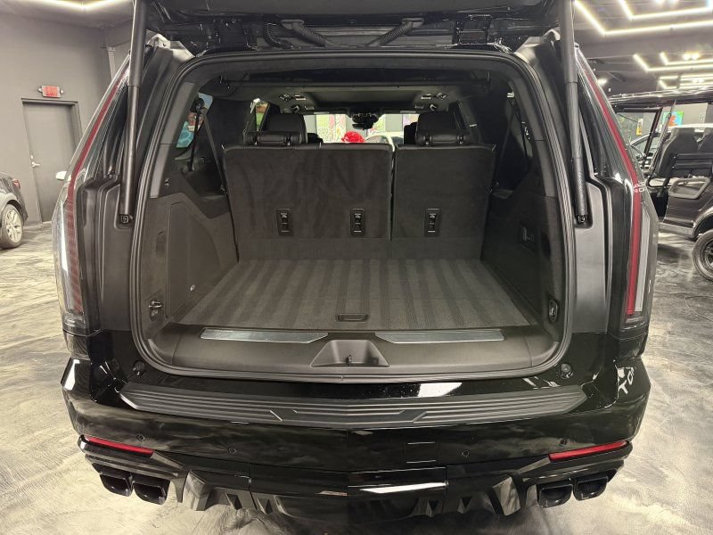Used 2026 Cadillac Escalade ESV V AWD/4WD image 26