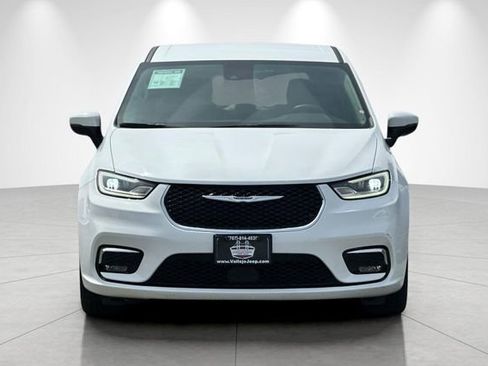 Used 2023 Chrysler Pacifica Touring-L FWD image 9
