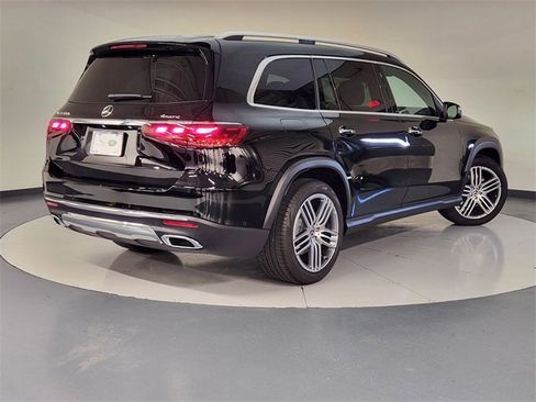 Used 2025 Mercedes-Benz GLS 450 4MATIC image 2
