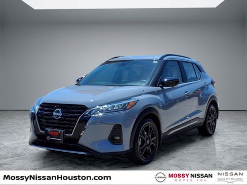 Used 2024 Nissan Kicks SR w/ SR Premium Package FWD image 4