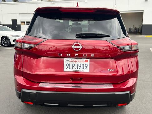 Used 2024 Nissan Rogue SV image 10