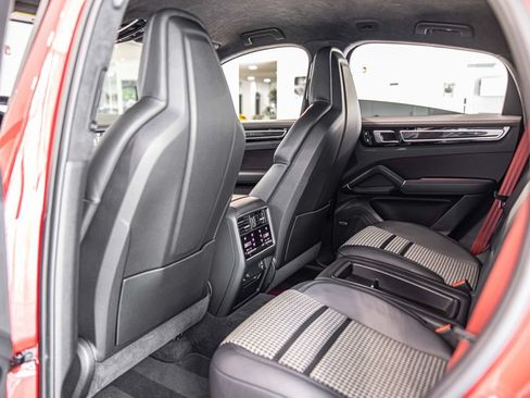 Used 2022 Porsche Cayenne GTS AWD/4WD image 34