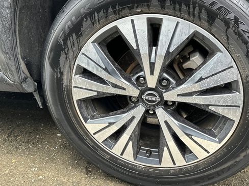 Certified 2023 Nissan Rogue SV image 7