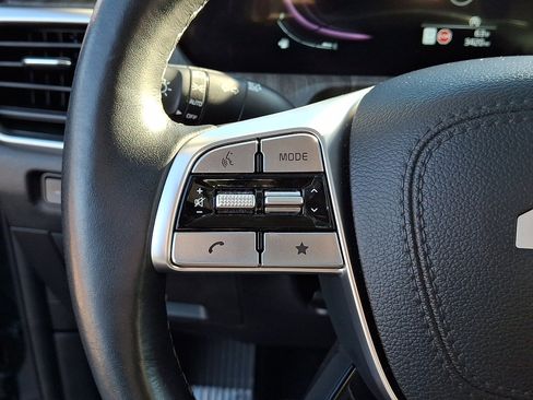 Used 2024 Kia Telluride EX w/ EX Captain's Chair Package image 22