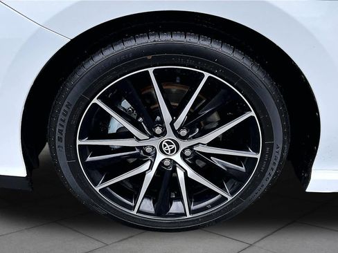 Used 2022 Toyota Camry SE w/ Convenience Package FWD image 10