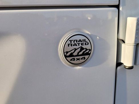 Used 2021 Jeep Gladiator Sport image 13