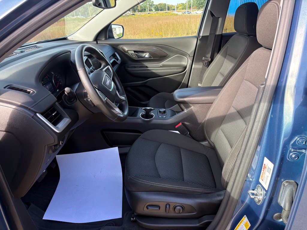 Used 2024 GMC Terrain SLE w/ Driver Convenience Package FWD image 16