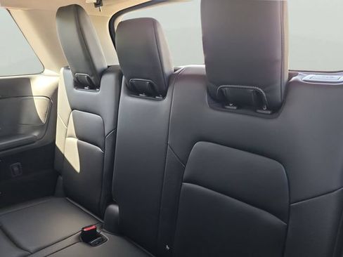 Used 2024 Nissan Pathfinder SL w/ Black Appearance Package FWD image 10