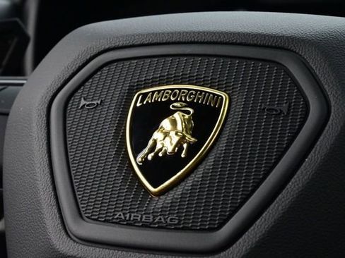 Used 2025 Lamborghini Urus SE AWD/4WD image 12