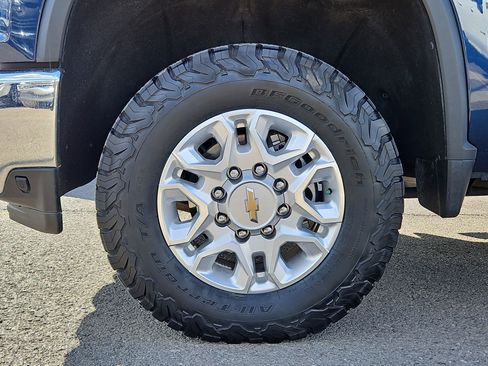 Used 2021 Chevrolet Silverado 2500 LTZ w/ Z71 Off-Road Package image 11