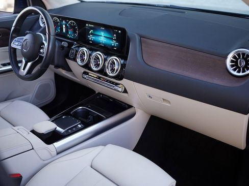 Used 2022 Mercedes-Benz GLA 250 4MATIC w/ Premium Package Lite image 21