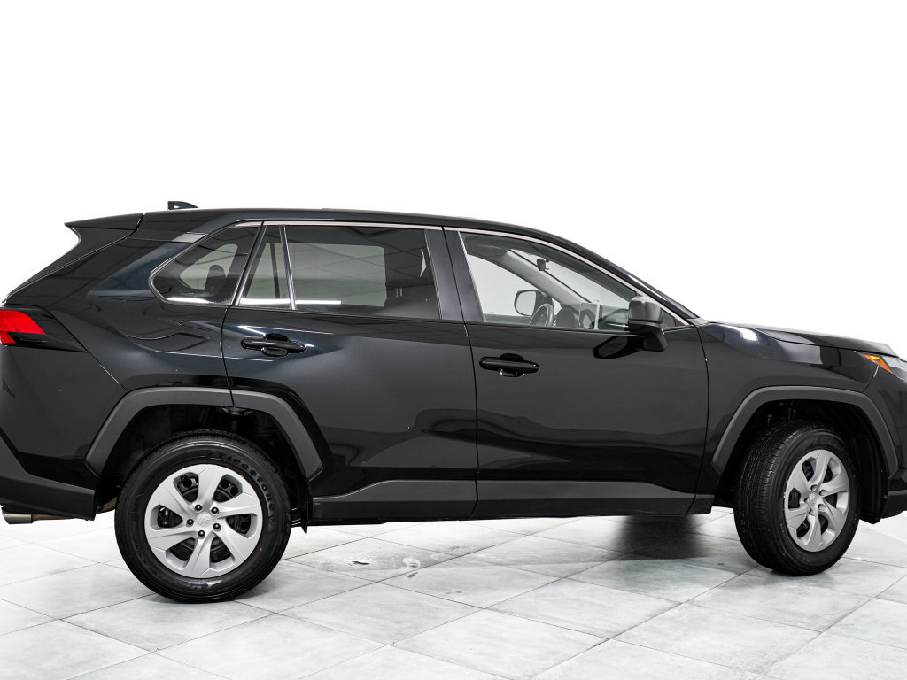 Used 2025 Toyota RAV4 LE AWD/4WD image 7