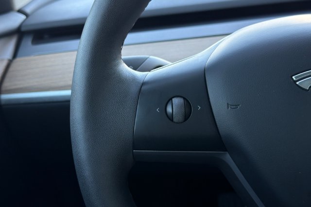 Used 2023 Tesla Model 3 Standard Range RWD image 27