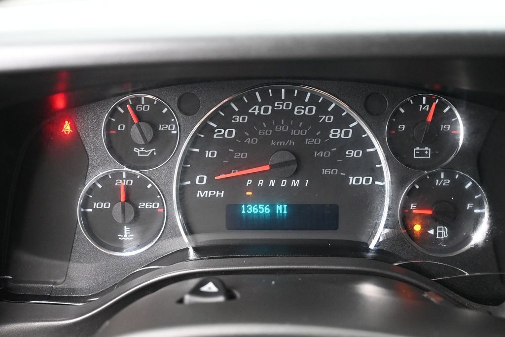Used 2025 Chevrolet Express 2500 w/ Driver Convenience Package RWD image 14