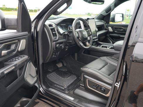Used 2020 RAM 1500 Limited w/ Black Appearance Package AWD/4WD image 16