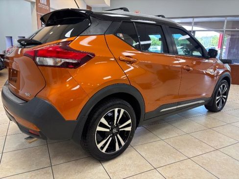 Used 2018 Nissan Kicks SR w/ Premium Package FWD image 4