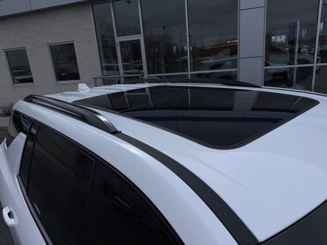Used 2024 Chevrolet Traverse RS AWD/4WD image 9