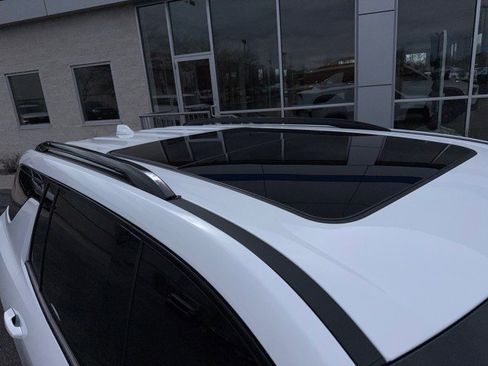 Used 2024 Chevrolet Traverse RS image 9