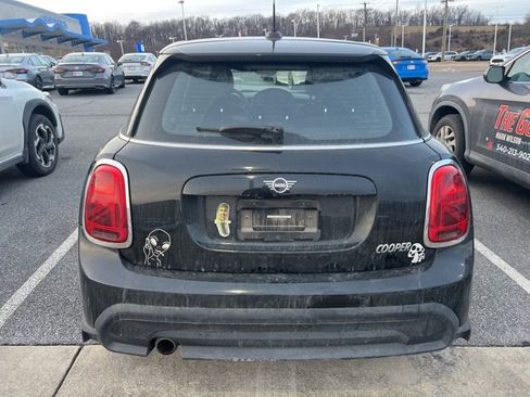 Used 2022 MINI Cooper 4-Door Hardtop image 3