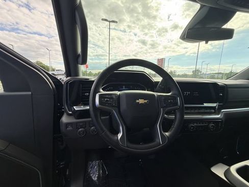 Used 2023 Chevrolet Silverado 1500 LT AWD/4WD image 14