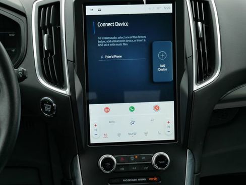 Used 2024 Ford Edge Titanium image 10