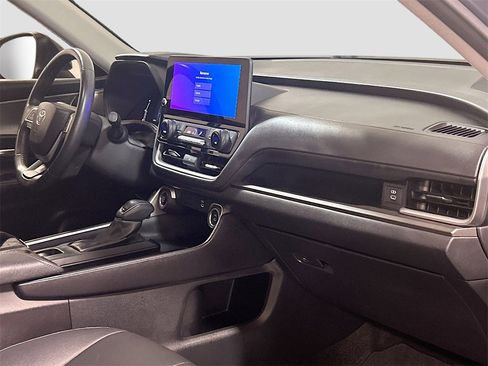 Used 2024 Toyota Grand Highlander XLE image 28