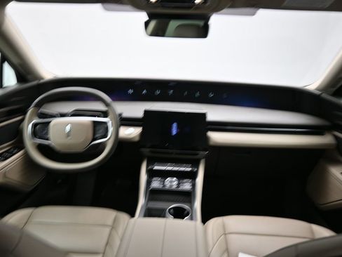 Used 2025 Lincoln Nautilus Premier image 29