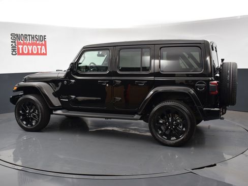 Used 2021 Jeep Wrangler Unlimited Sahara image 2