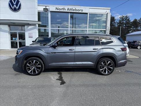 Used 2025 Volkswagen Atlas SEL Premium R-Line image 3