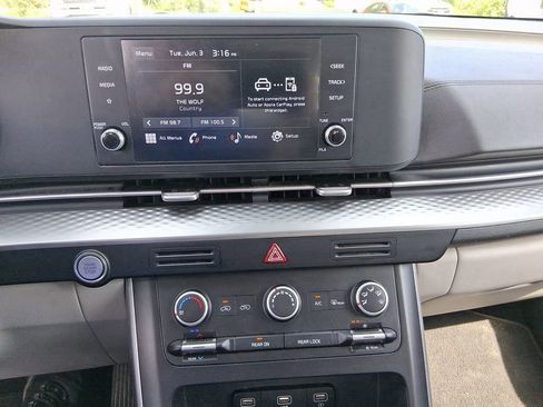 Used 2023 Kia Carnival LX image 16