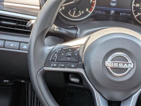 Used 2025 Nissan Altima 2.5 SV FWD image 17