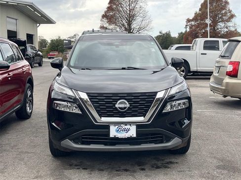Used 2023 Nissan Rogue SV image 2