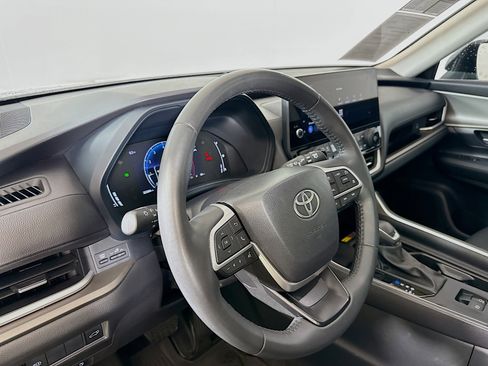 Used 2024 Toyota Grand Highlander AWD image 9