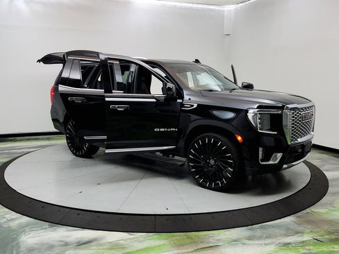 Used 2022 GMC Yukon Denali w/ Denali Premium Package AWD/4WD image 10