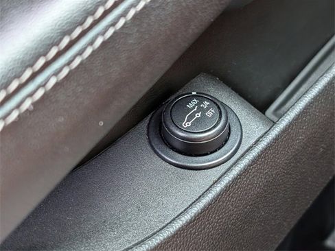 Used 2014 Cadillac SRX Luxury image 32