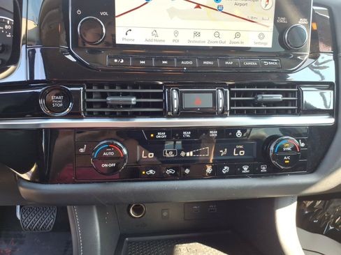 Used 2025 Nissan Pathfinder SL FWD image 21