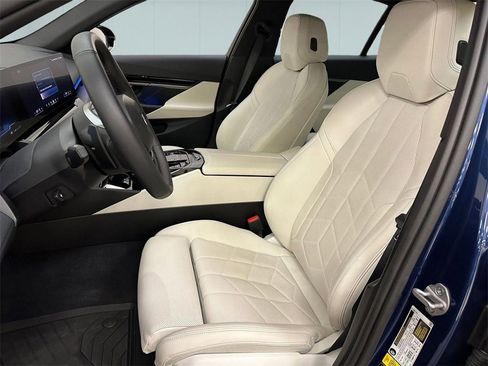 Used 2024 BMW 530i xDrive w/ Premium Package image 5